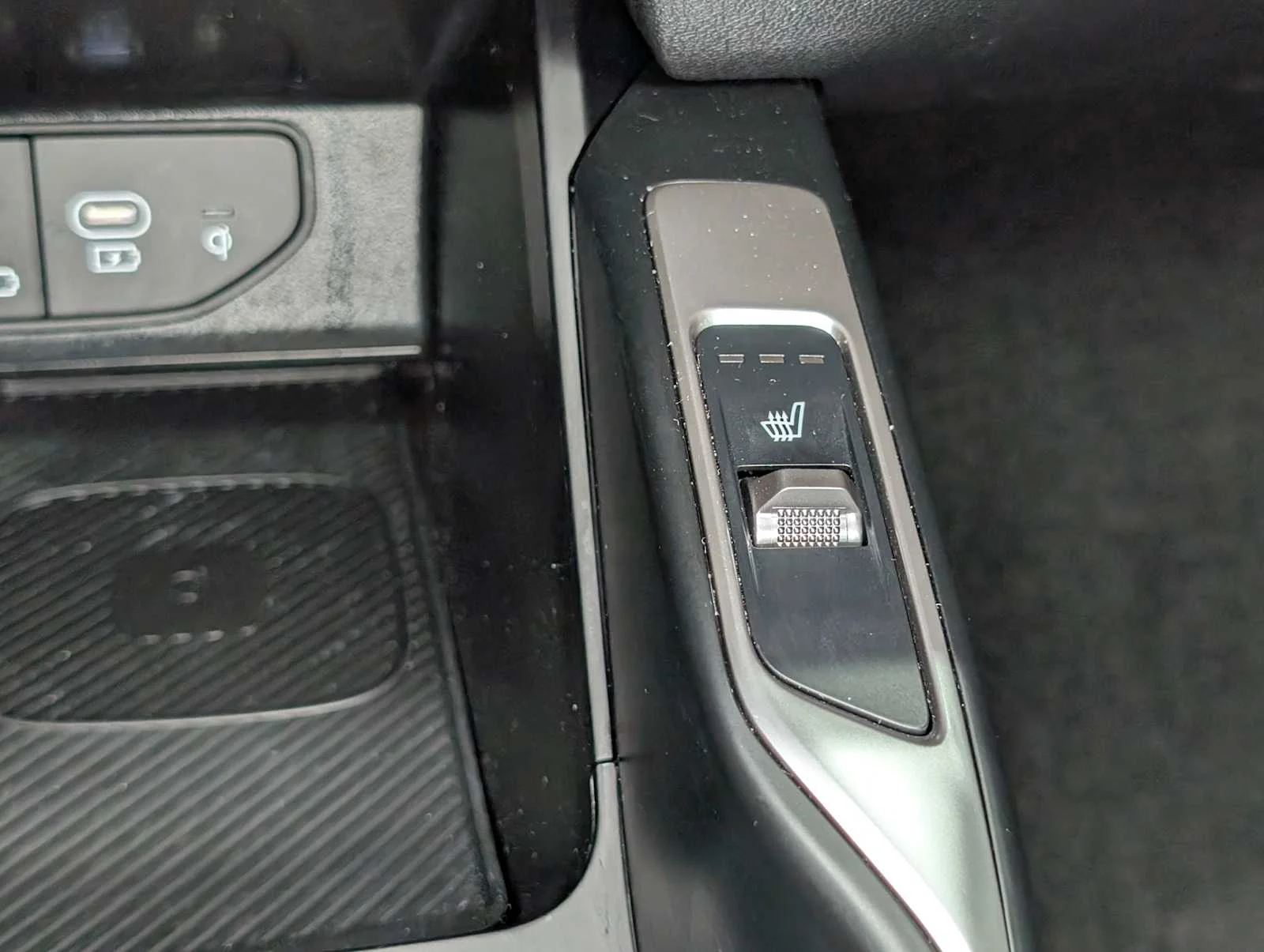 Used 2025 Glacial White Pearl Kia S image 32