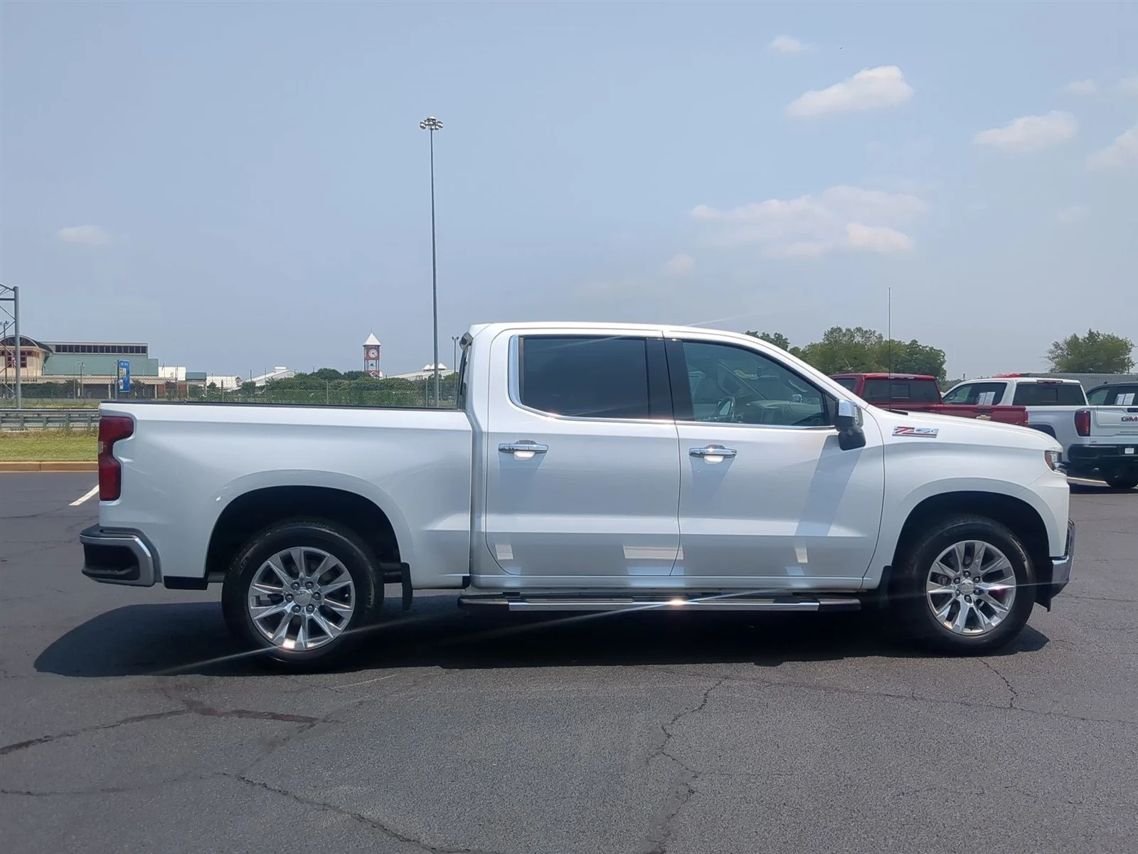 Used 2022 Iridescent Pearl Tricoat Chevrolet LTZ image 9