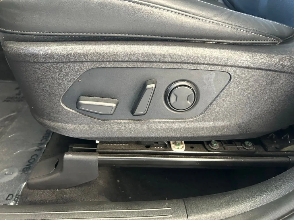 Used 2022 Black Kia EX image 39