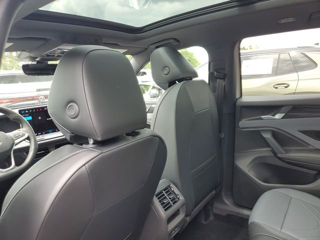 New 2026 Beige Volkswagen 2.0T SE R-Line Black image 11
