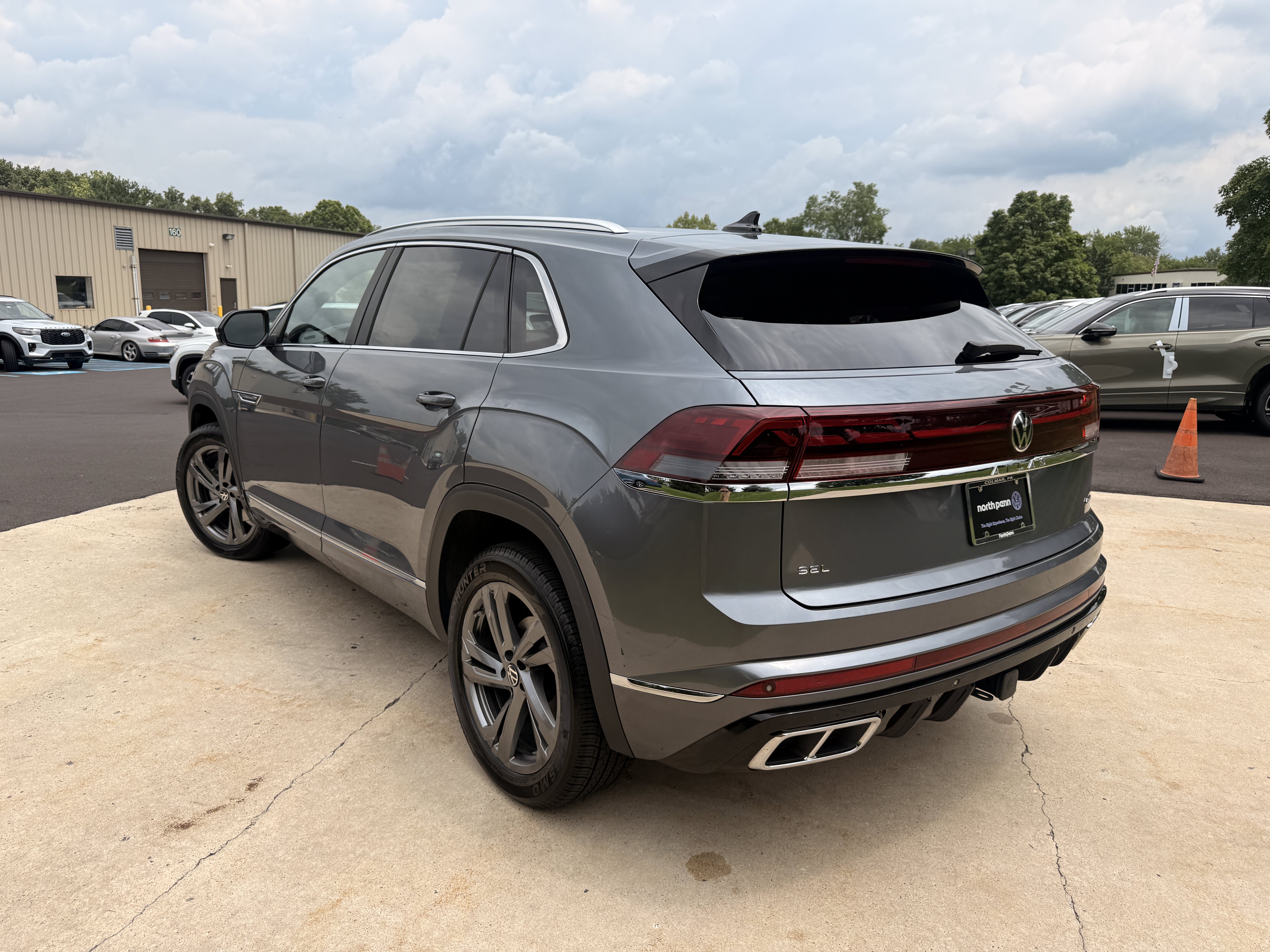 Used 2024  Volkswagen 2.0T SEL R-Line image 12