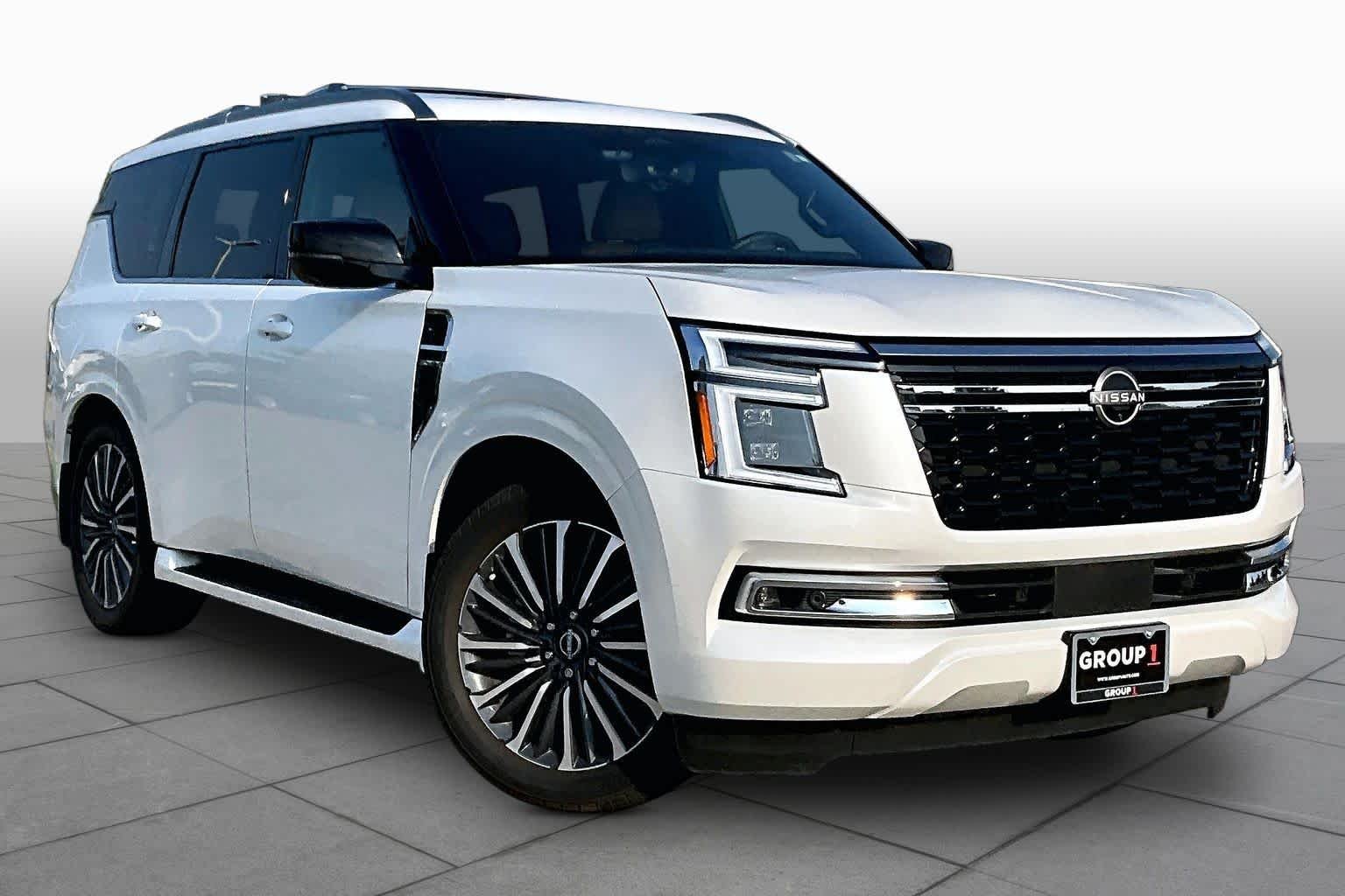 Used 2025 Everest White Pearl Tricoat Nissan Platinum Reserve image 3