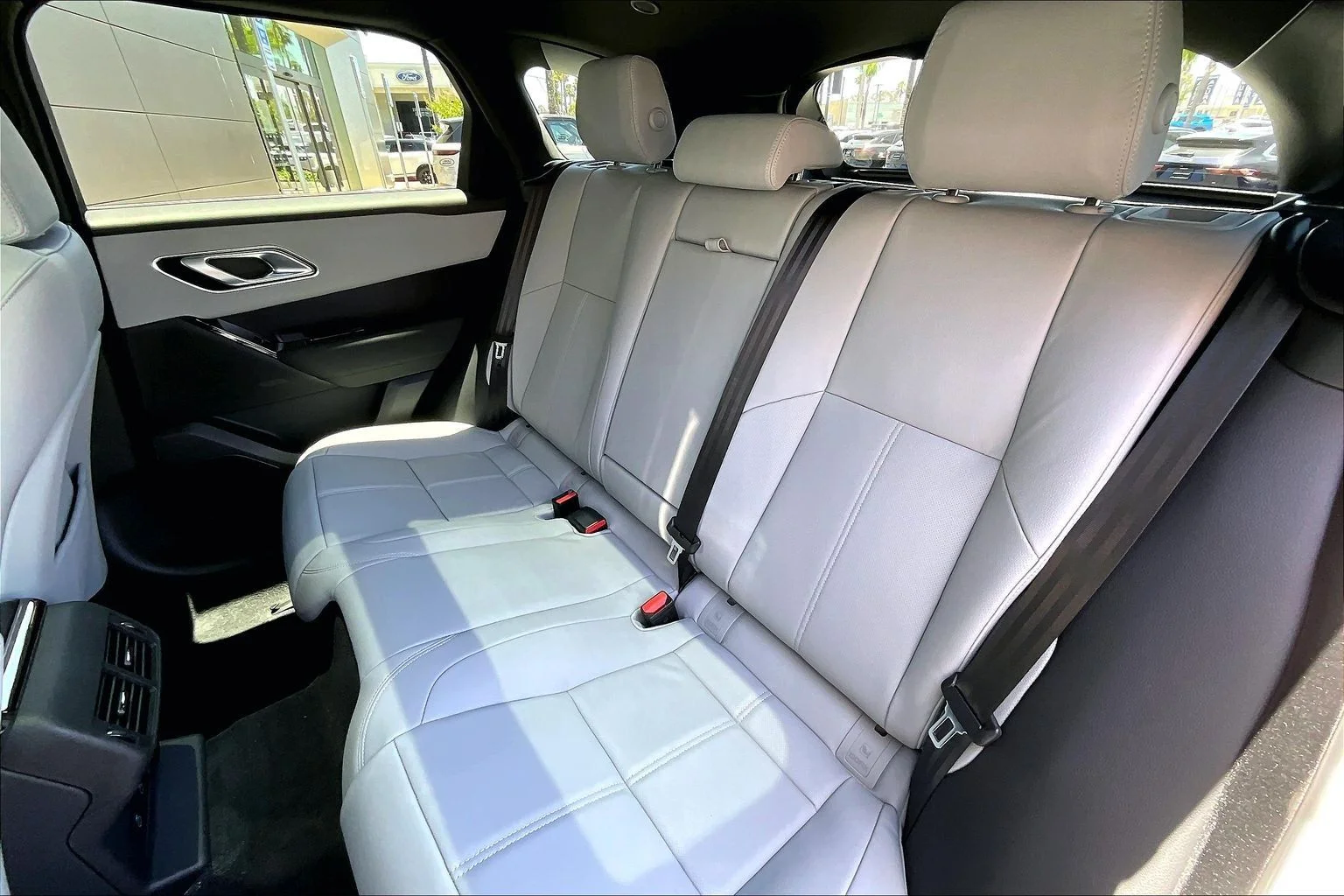 New 2026 Fuji White Land Rover Dynamic SE image 10
