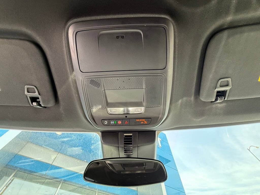Used 2025 Summit White Chevrolet LT image 30