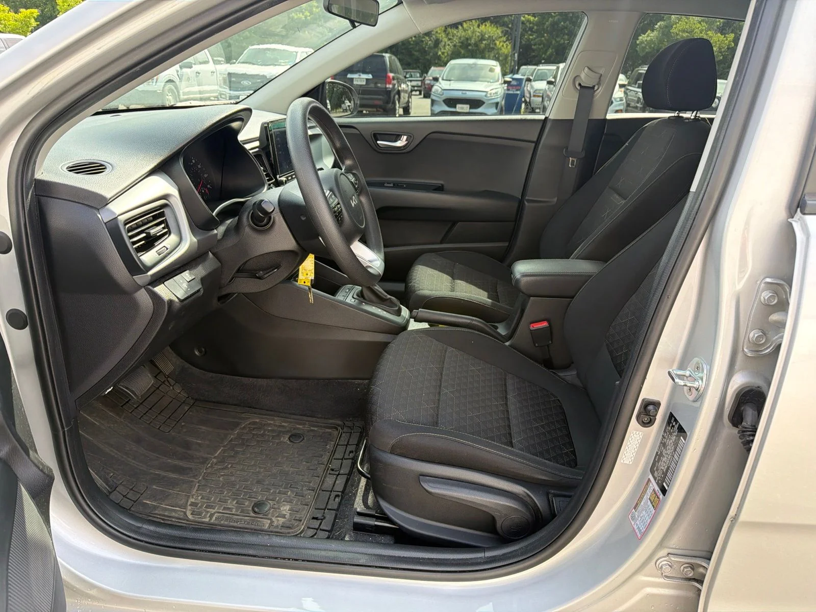 Used 2022 Silver Kia S image 9