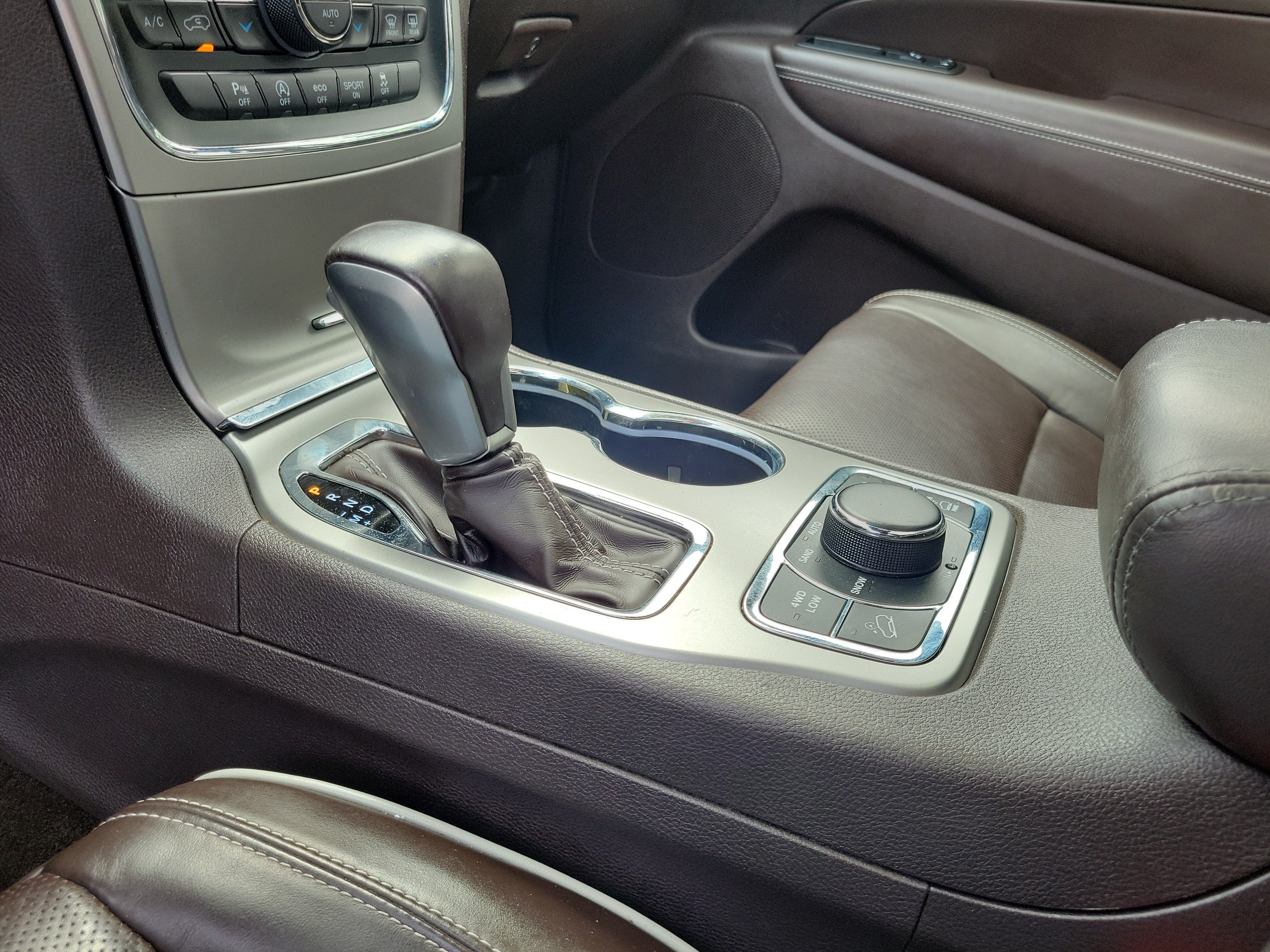 Used 2018 Ivory 3-Coat Jeep Overland image 29