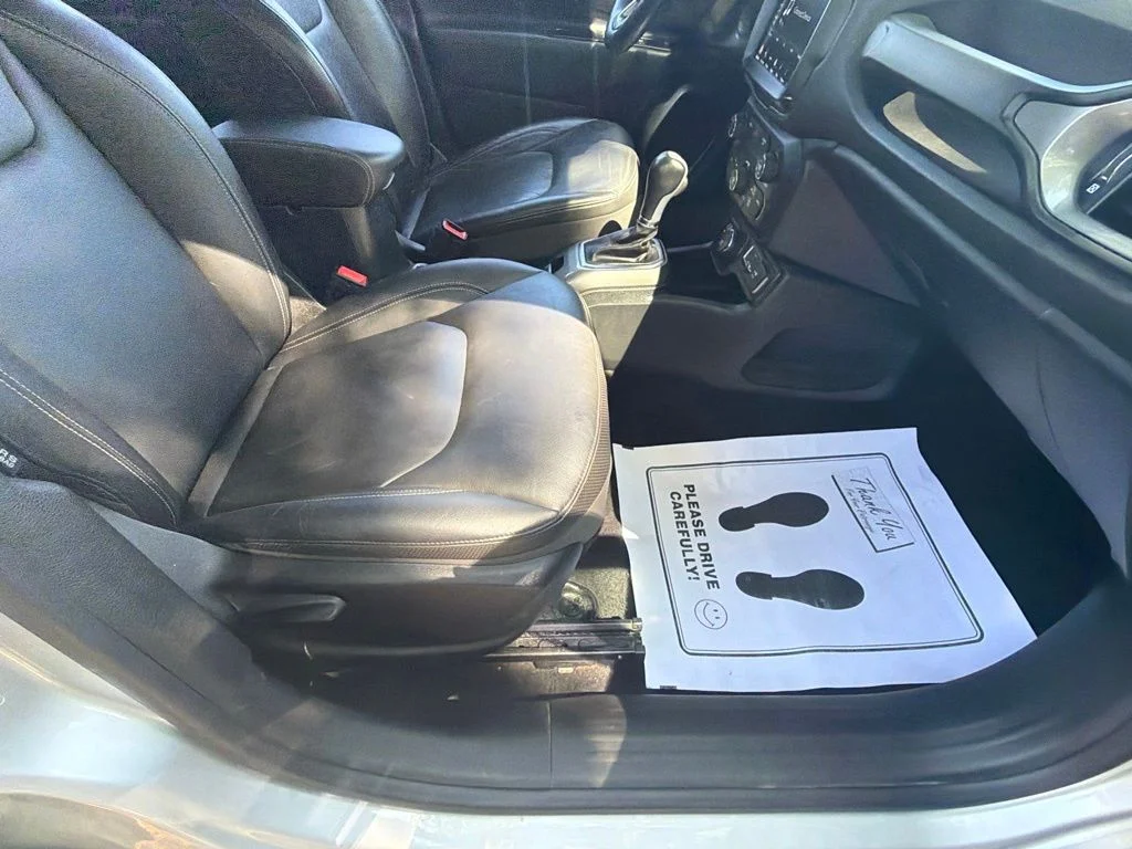Used 2018 Silver Jeep Limited image 36