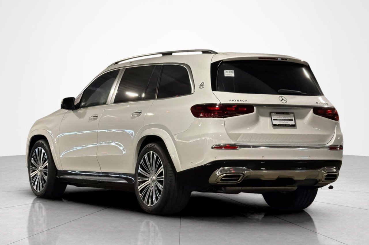 New 2026 MANUFAKTUR Moonlight White Metallic Mercedes-Benz Maybach GLS 600 4MATIC® SUV image 3