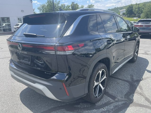 New 2026 Deep Black Pearl Volkswagen 2.0T SE image 3