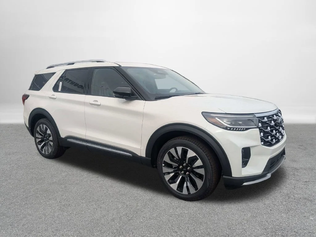 New 2026 Star White Metallic Tri-Coat Ford Platinum™ image 2