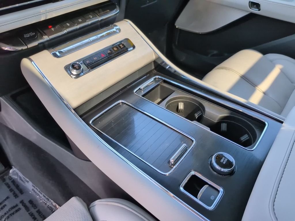 Used 2025 White Lincoln Reserve image 22