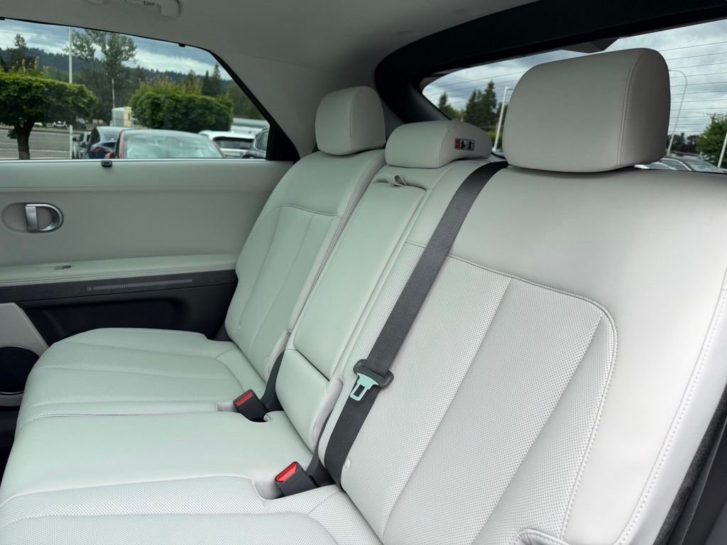 Used 2024 Atlas White Hyundai Limited image 32