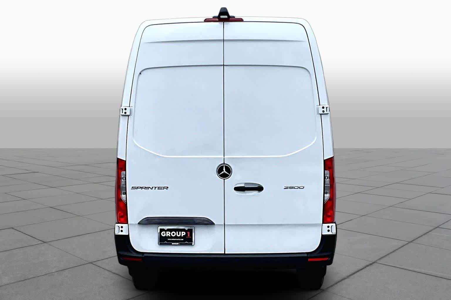 Used 2025 Arctic White Mercedes-Benz  image 5