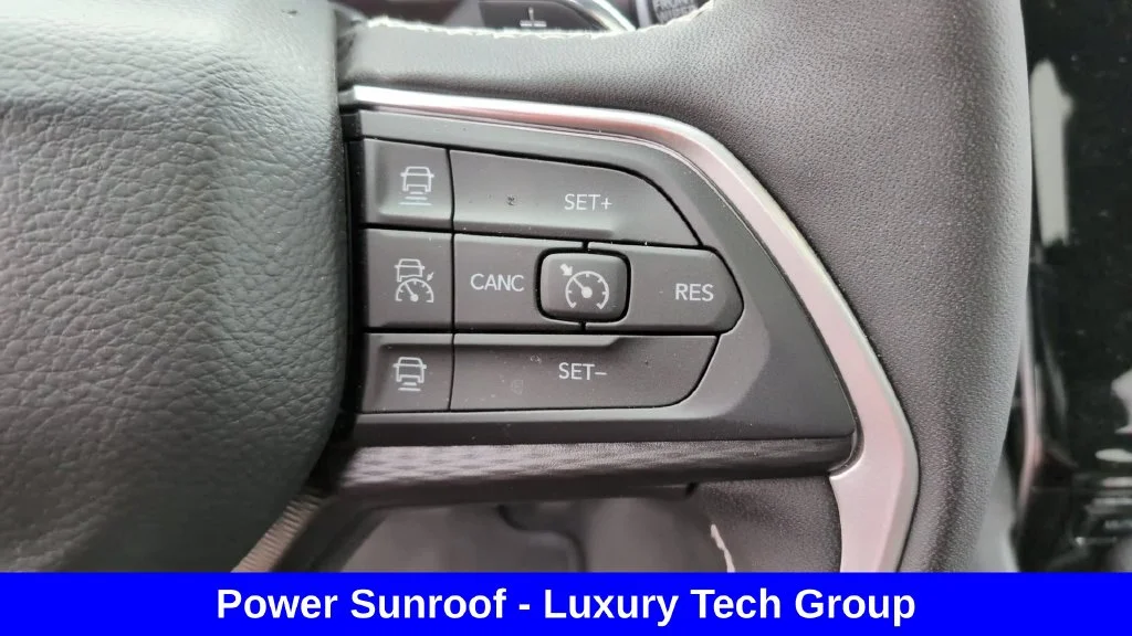 Used 2025 Red Jeep Laredo image 18