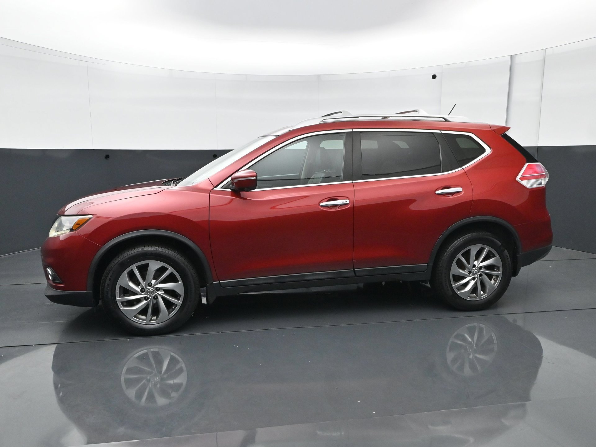 Used 2015 Nissan Rogue SL with VIN 5N1AT2MVXFC764728 for sale in South Saint Paul, Minnesota