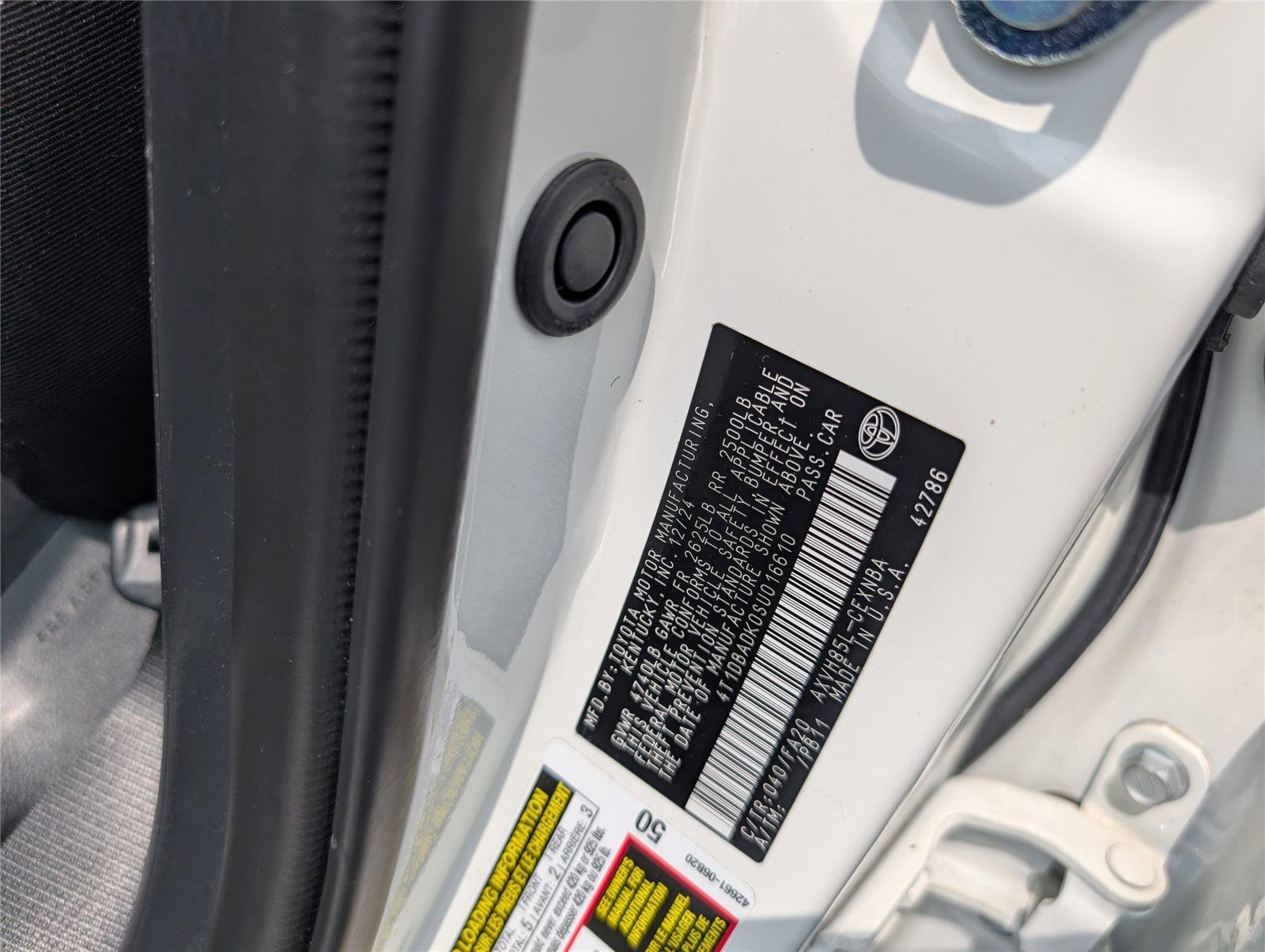Used 2025 Ice Cap Toyota LE image 38