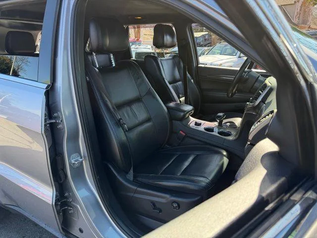 Used 2015 Silver Jeep Limited image 15