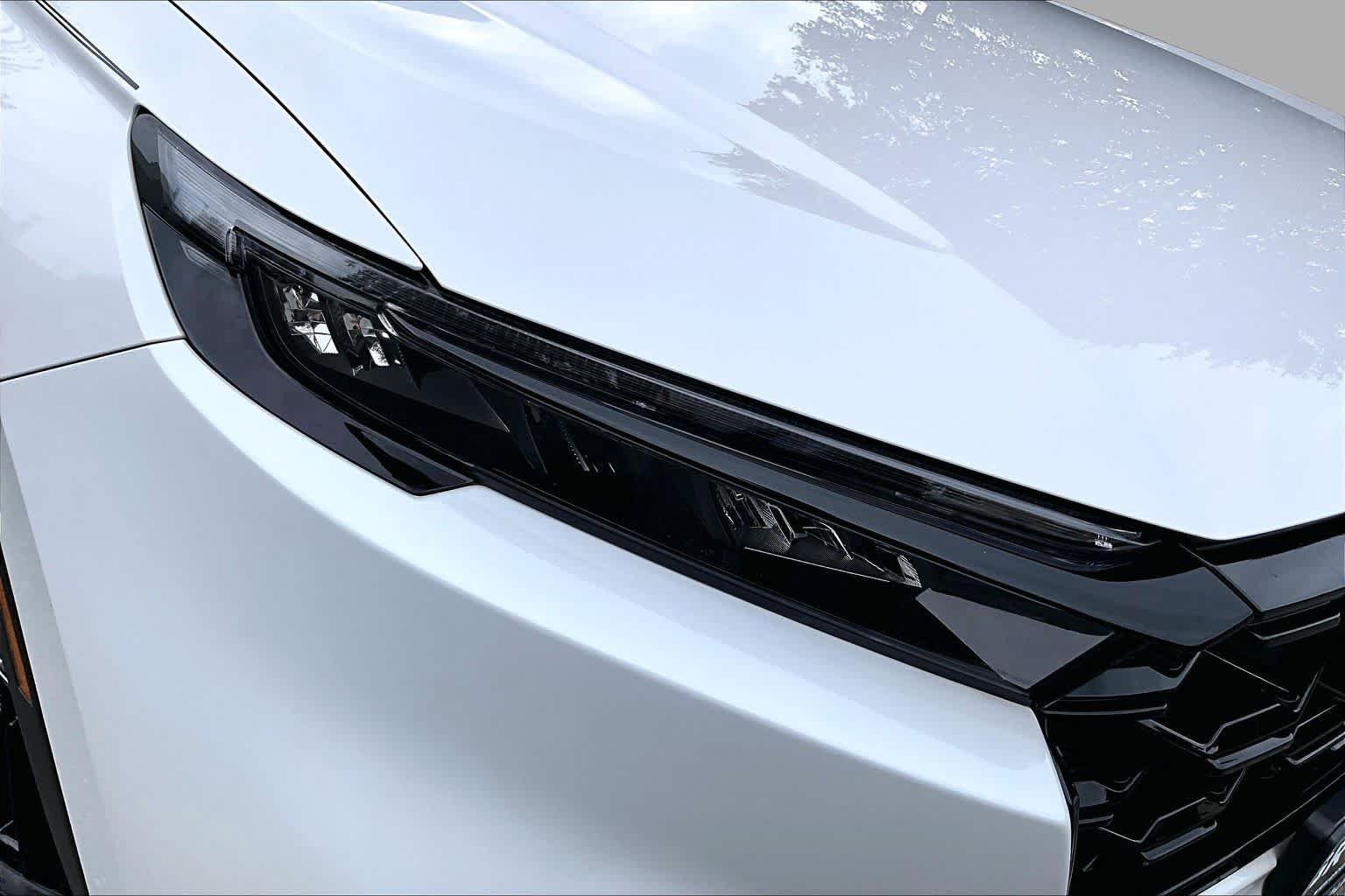 Used 2025 Platinum White Pearl Honda Sport Touring image 28