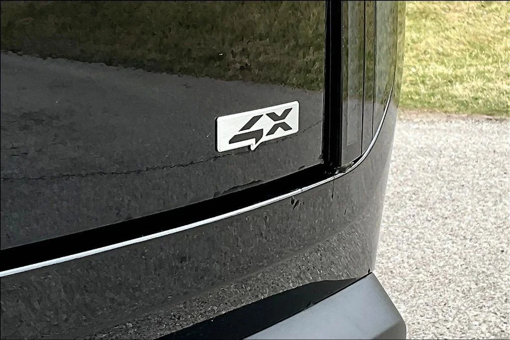 New 2027 Ebony Black Kia S image 9