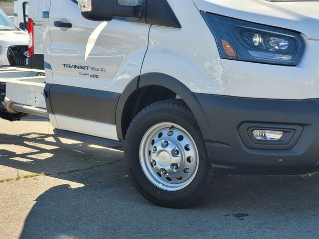 New 2025 Oxford White Ford Cutaway image 2