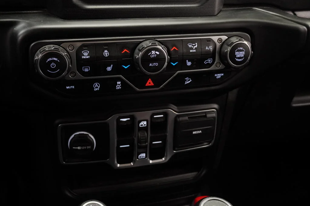 Used 2020 Gray Jeep Sahara 4x4 image 20