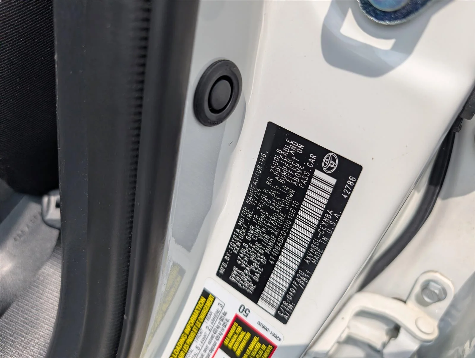 Used 2025 Ice Cap Toyota LE image 38