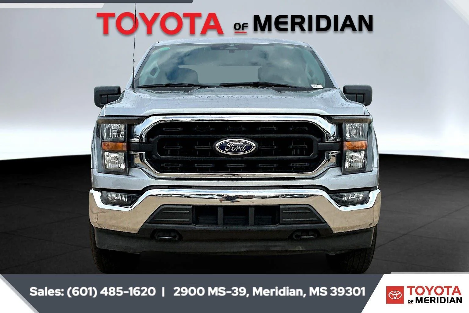 Used 2023 Iconic Silver Ford XLT image 3