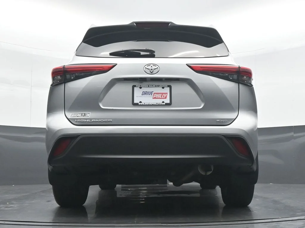 Used 2022 Silver Toyota L image 31