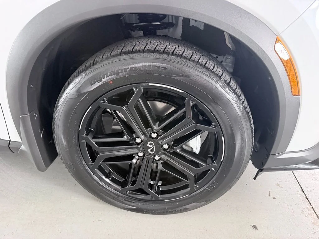 New 2027 2T RAD WHT INFINITI Sport AWD image 4
