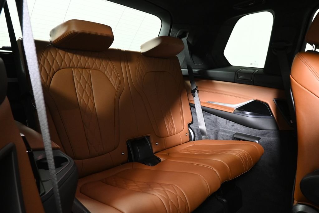 New 2027 Black Sapphire Metallic BMW M60i image 39