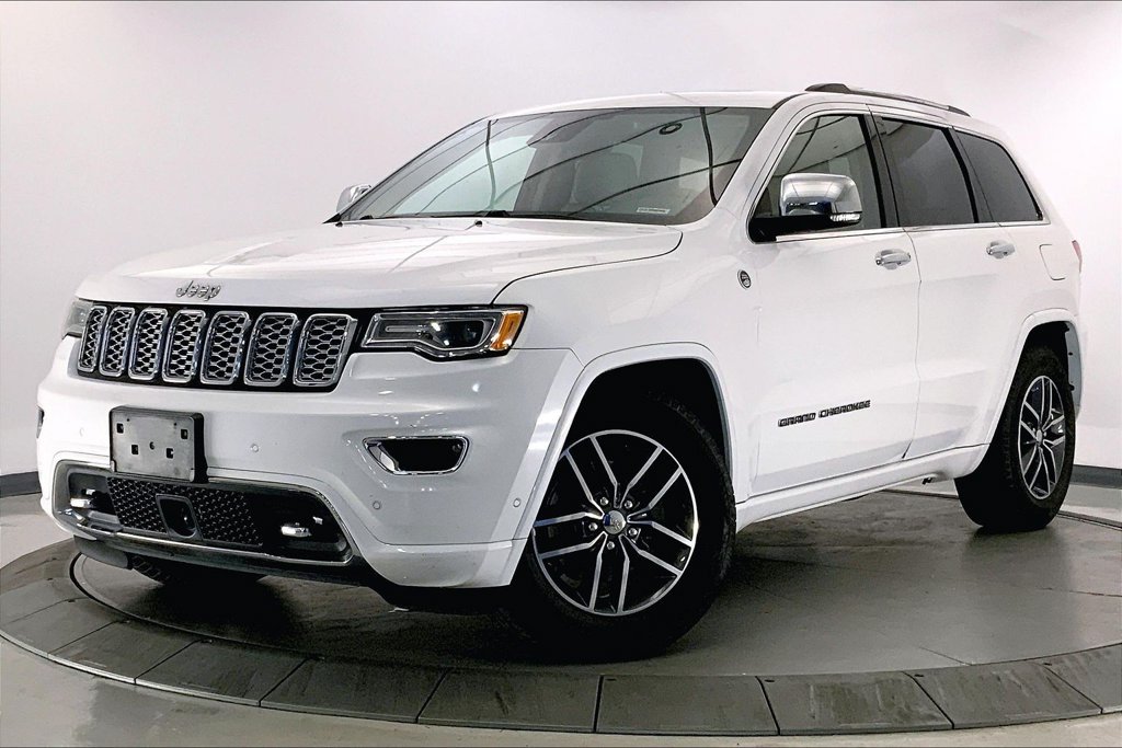 Used 2018 Ivory Jeep Overland image 11