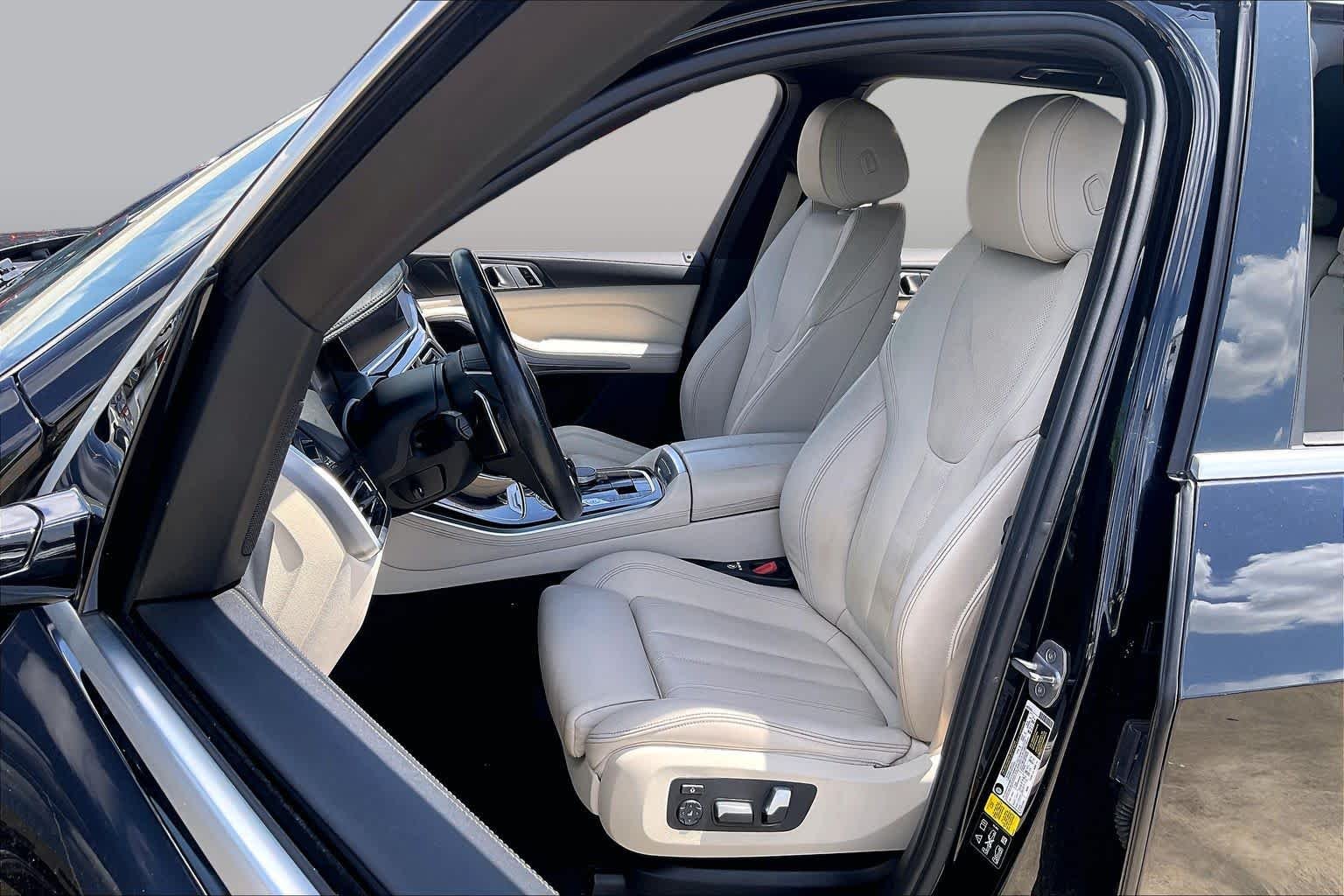 Used 2019 Black Sapphire Metallic BMW xDrive40i image 7
