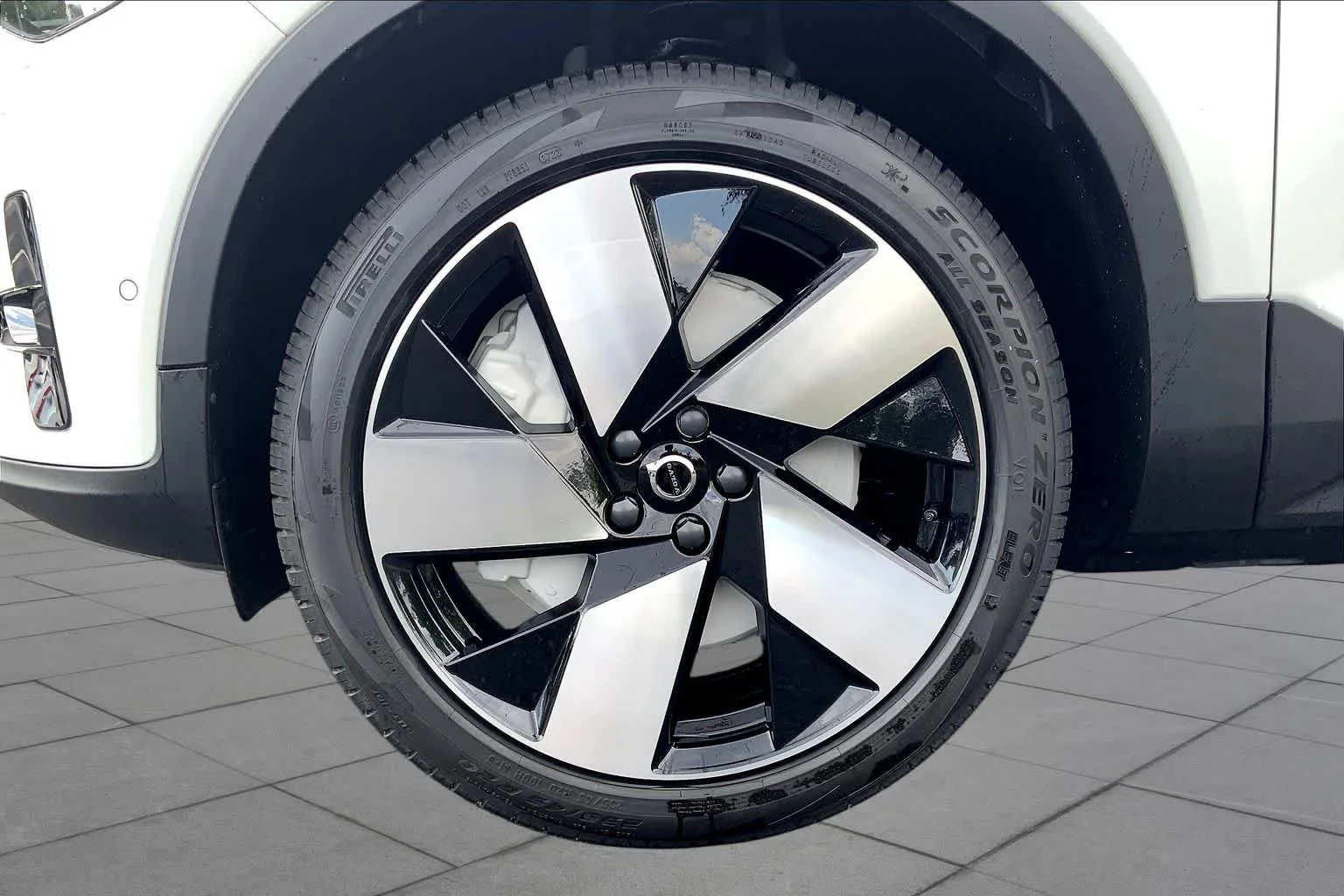 Certified Used 2024 Crystal White Volvo Ultimate image 15