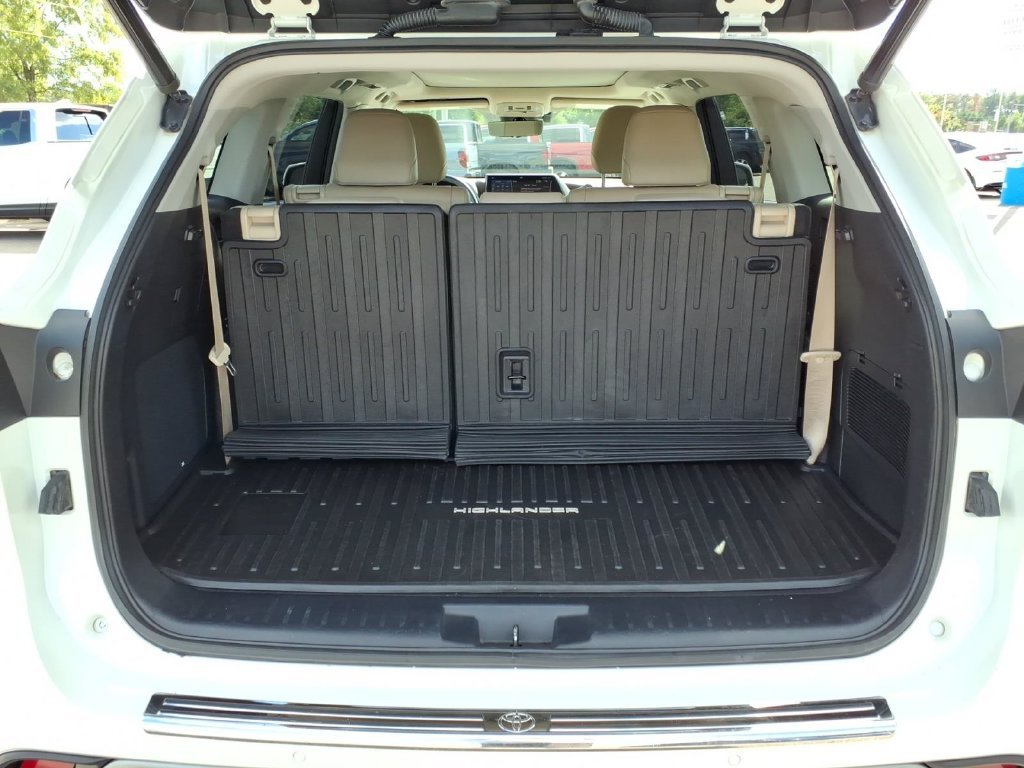 Used 2020 Blizzard Pearl Toyota Platinum image 24