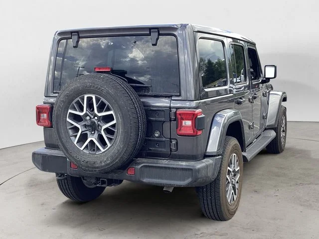Certified Used 2025 Crystal Metallic Jeep Sahara image 5