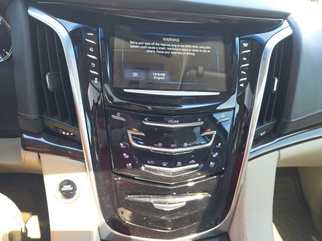 Used 2018 White Cadillac Premium image 21