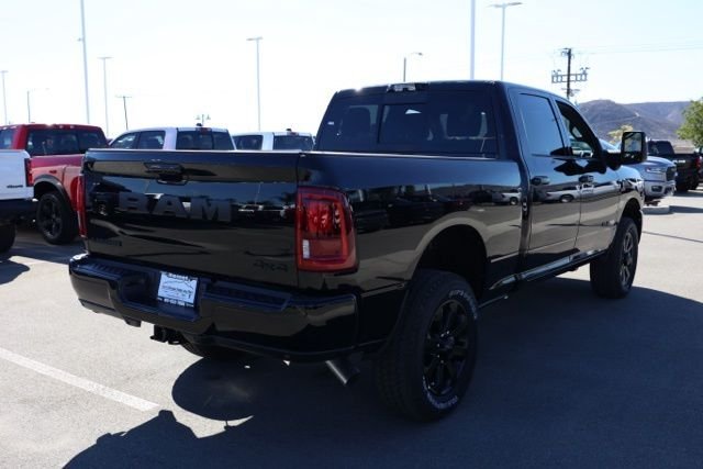 New 2026 Diamond Black Crystal Pearl-Coat Exterior Paint RAM Laramie Night Edition image 3