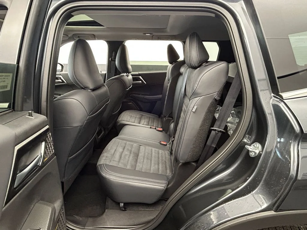 New 2026 Graphite Gray Mitsubishi SE 1.5T 2WD image 35