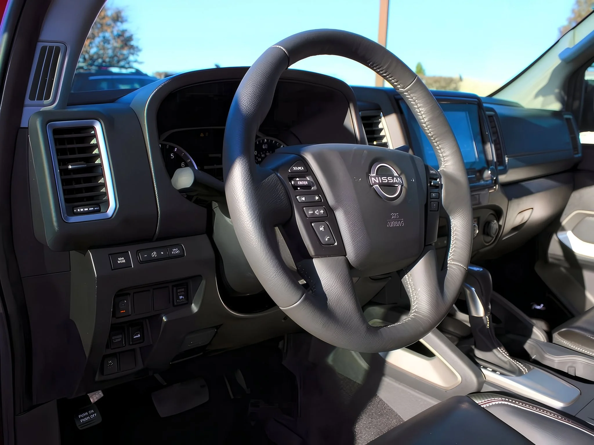 2024 Nissan Frontier SL - Photo 15