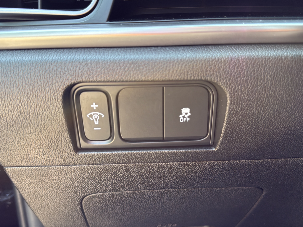 Used 2025 Black Kia S image 20