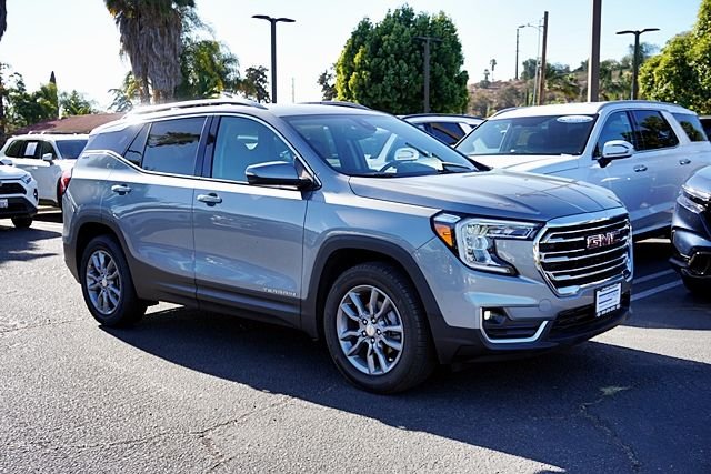 Used 2024 Silver GMC SLT image 5