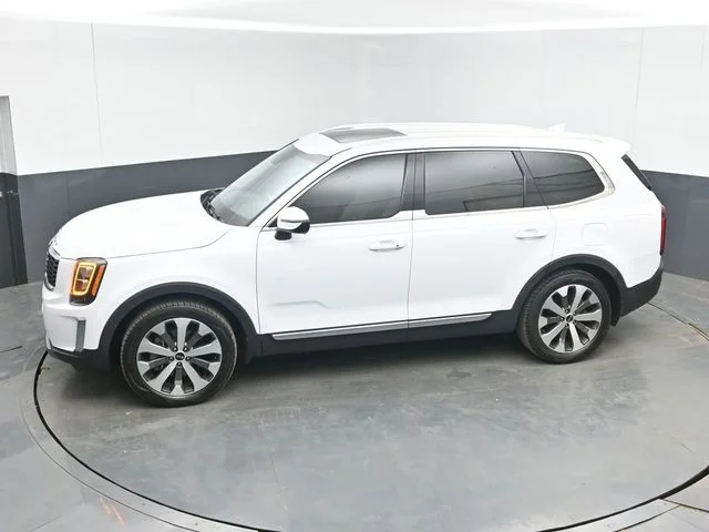 Used 2021 White Kia EX image 37