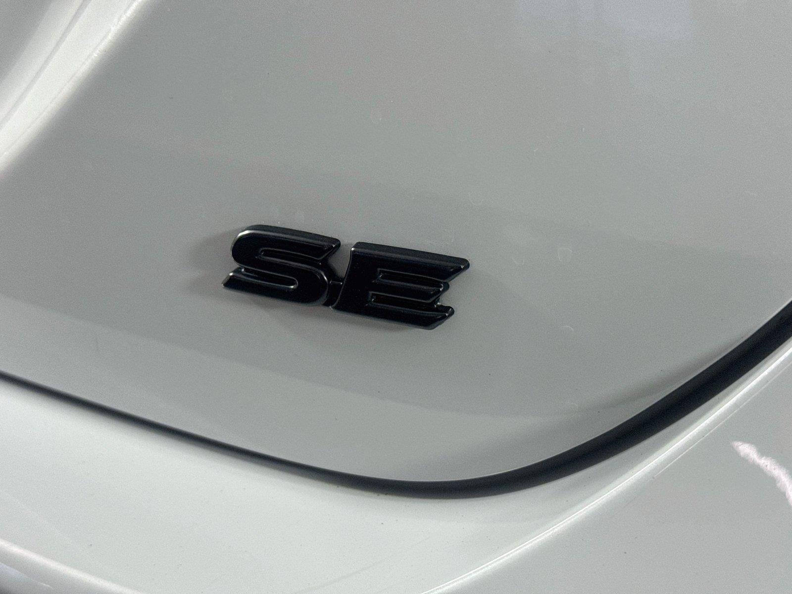 Used 2022 Ice Edge Toyota SE image 13