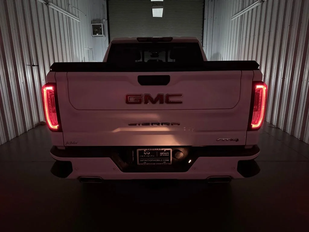 Used 2023 White GMC AT4 image 8