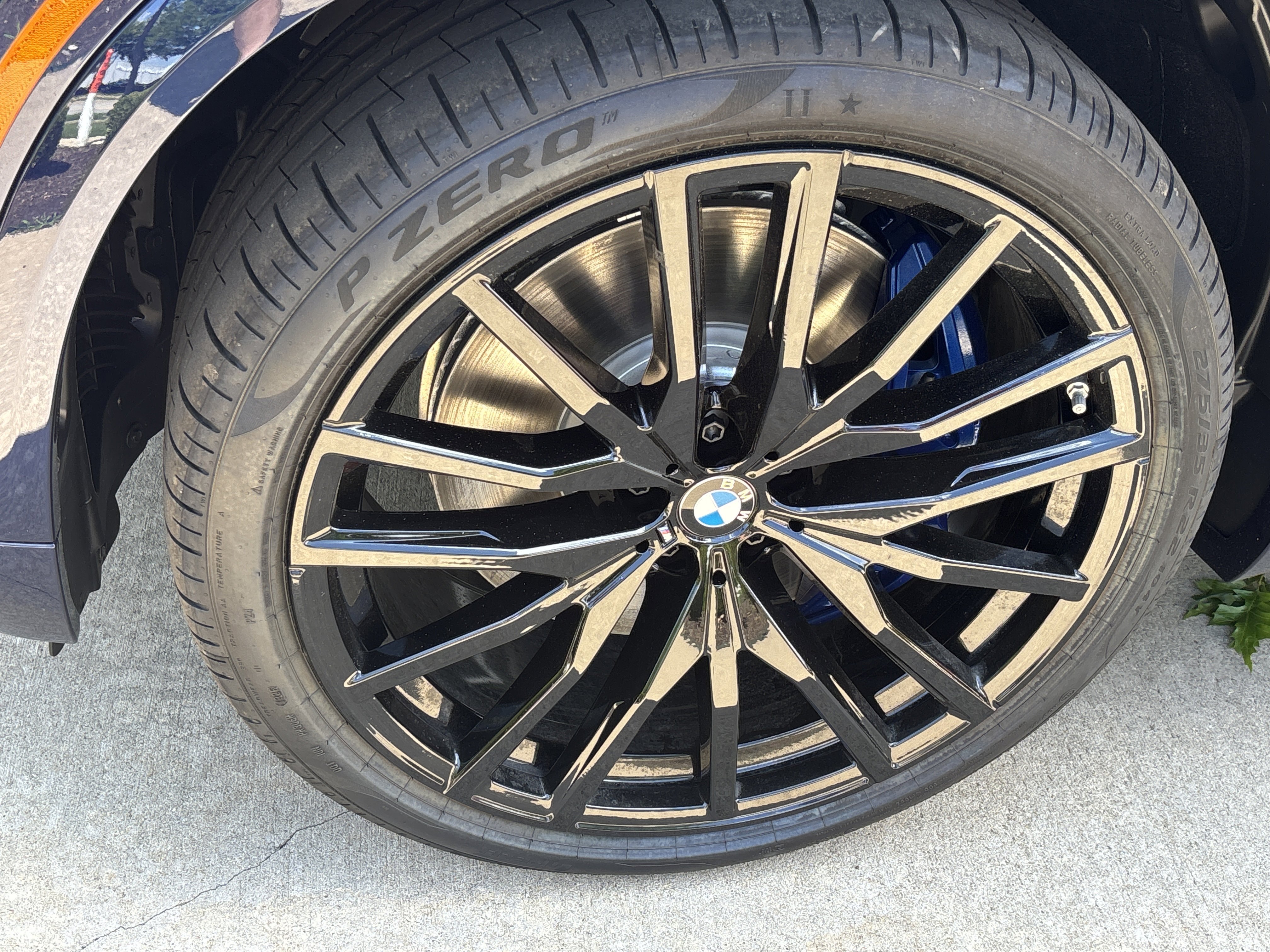 New 2026 0C3Z Tanzanite Blue II Metallic BMW M60i image 15