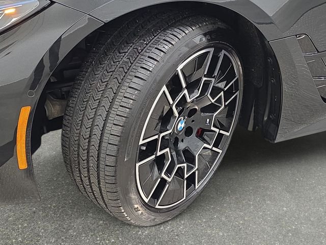 Used 2025 Black Sapphire Metallic BMW xDrive40 image 32