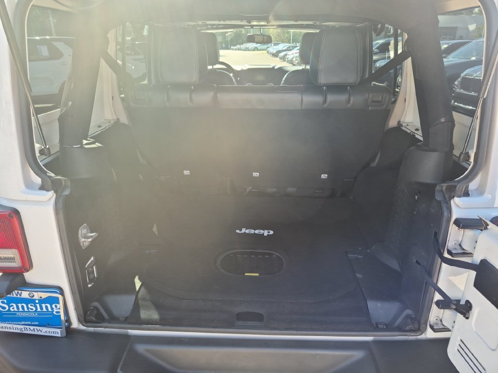 Used 2017 White Jeep Unlimited Rubicon image 23