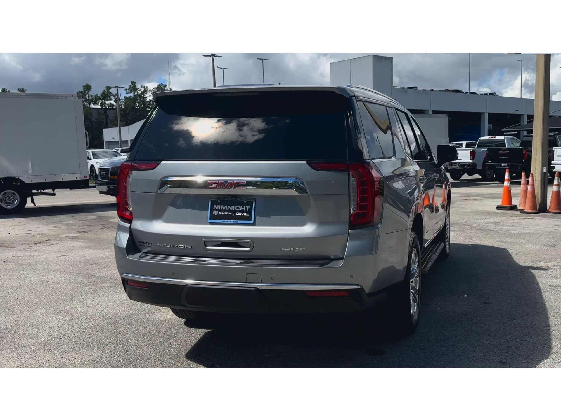 2023 GMC Yukon SLT - Photo 8