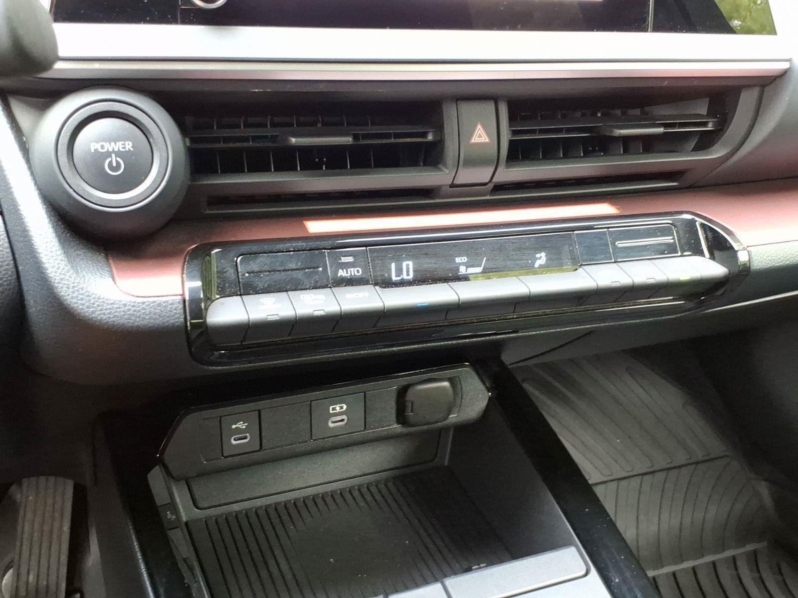Used 2024 Wind Chill Pearl Toyota SE image 22