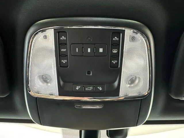 Used 2016 Granite Crystal Metallic Clearcoat Jeep Overland image 14